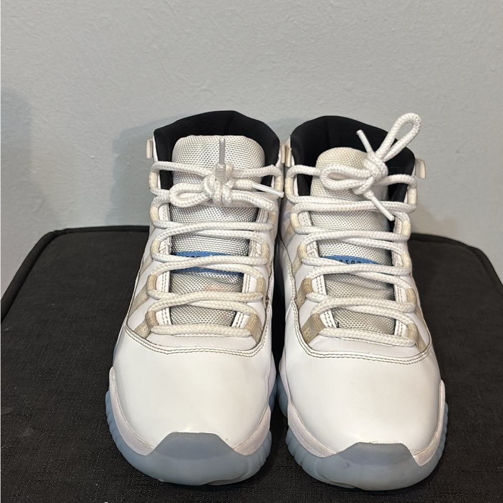 Jordan Kids Sneakers in White and Blue